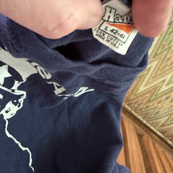 Vintage 1970s Anti War T Shirt “Join the Army Travel To Exotic Distant Lands” LG - Picture 4 of 9